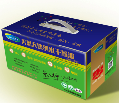 膩?zhàn)臃?/></p><p>　　原因是膩?zhàn)佑袎A性，其堿性成份與墻面上的酸性物質(zhì)會(huì)發(fā)生反應(yīng)該的。解決方法是用中性膩?zhàn)踊蚰z水調(diào)滑石粉再批第二道同，記得一定不要用白水泥。封閉后再打磨，然后上漆也就可以了。</p><p>　　膩?zhàn)臃鄯鬯⒑蟀l(fā)黃怎么處理：</p><p>　　一、出現(xiàn)吐黃或透黃的現(xiàn)象的話可以用以下方法來(lái)解決的，可以試試看。</p><p>　　用塑料桶把自來(lái)水和漂白水混合，比例為5比1這樣，自來(lái)水為5，漂白水為1.</p><p>　　然后準(zhǔn)備一條白色的毛巾；</p><p>　　把毛巾放到混合液里侵濕即可，然后像我們搞衛(wèi)生一樣擦墻壁就可以了，效果非常好就跟剛剛粉刷一樣潔白光亮。這個(gè)方法很不錯(cuò)的哦~</p><p>　　二、膩?zhàn)臃郯l(fā)黃可能有很多種原因引起的，不止是一種情況，和天氣也是有關(guān)系的，如果在霉雨天不通風(fēng)的情況下刮膩?zhàn)臃垡矔?huì)發(fā)黃的。膩?zhàn)臃蹖儆趬A性物質(zhì)，刷上墻或者沒(méi)有保存好受潮等跟墻體或者空氣中的酸性物質(zhì)反映就會(huì)變黃，這個(gè)也是其中一個(gè)原因的。當(dāng)然也有一些方法可以解決這一問(wèn)題的，我們來(lái)看看！</p><p>　　解決方法：</p><p>　　1、如果是還沒(méi)有使用的膩?zhàn)臃塾捎跊](méi)保存好就變黃的話就不要用了，重新購(gòu)買(mǎi)，注意保存。</p><p>　　2、刷上墻變黃的情況可以用中性的膩?zhàn)臃刍蛘吣z水調(diào)滑石粉再批一道即可解決，但不能加入白水泥，這個(gè)方法你可以找個(gè)師傅試下的。</p><p style=